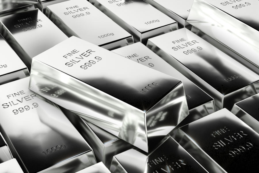 Is Silver the Real Winner Now — Can It Outpace Gold by 2026